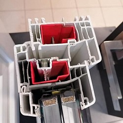 74mm-es 6 legkamrás profil,háromrétegű üveg