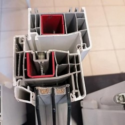 74 mm-es, 5 légkamras profil, 3 rétegű üveg
